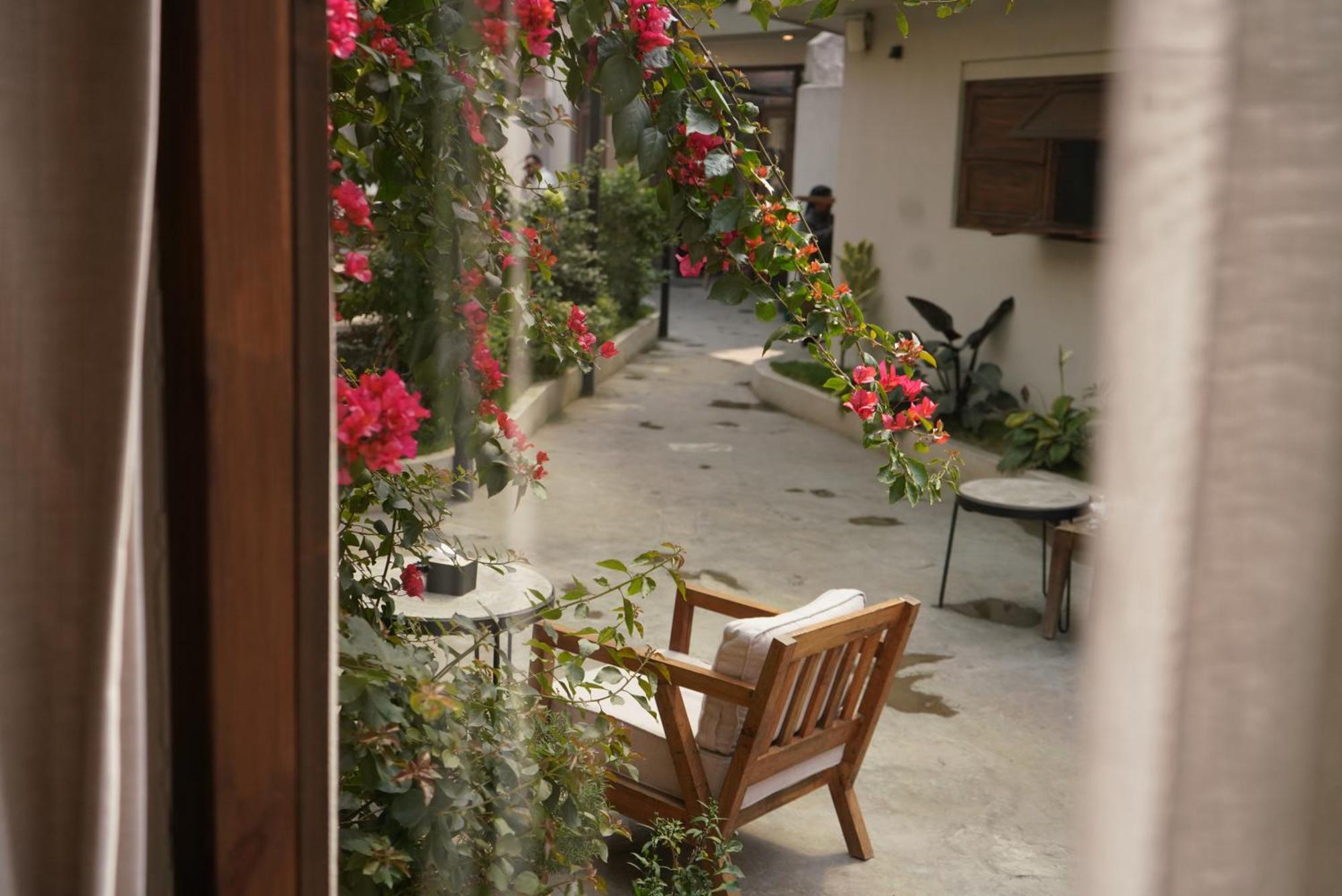 Hotel Blossom Pokhara Exterior foto