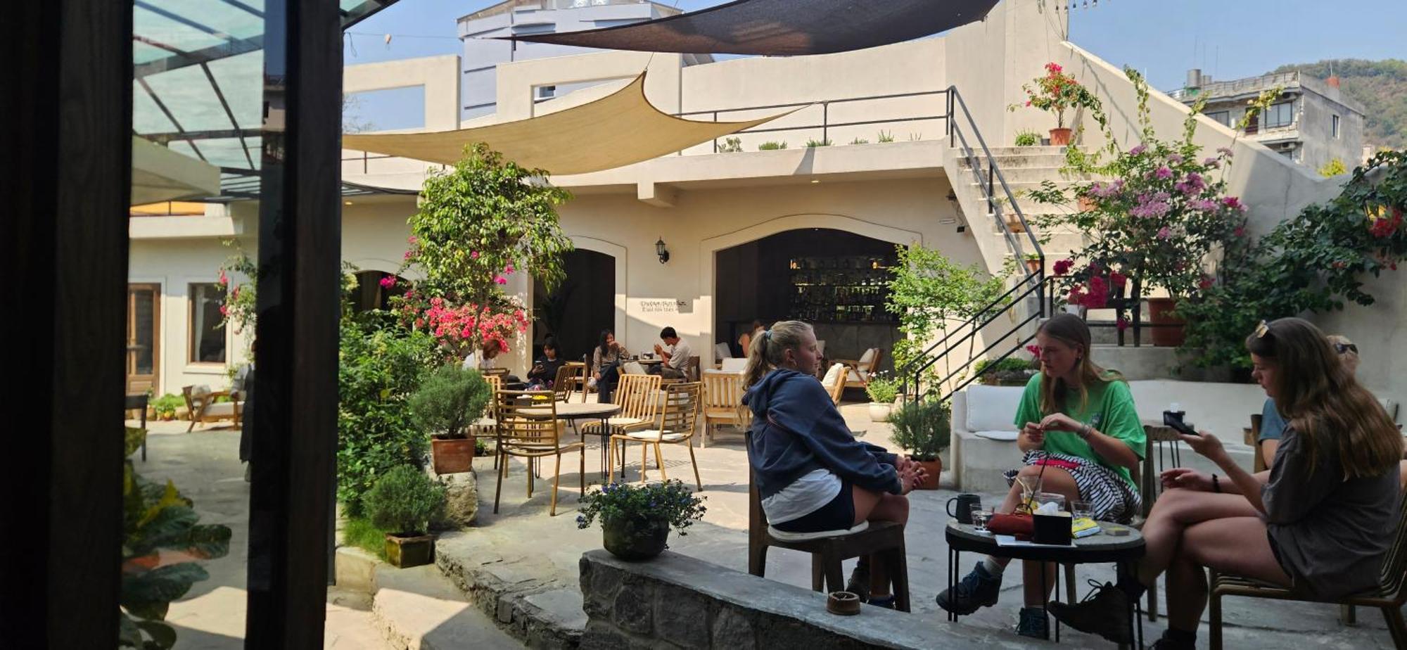 Hotel Blossom Pokhara Exterior foto